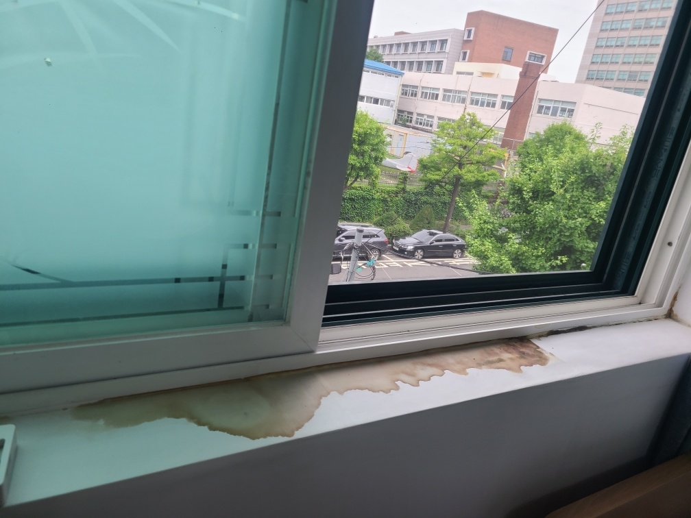 달안동 빗물누수 피해사례 - 위층 세대 실리콘 노후로 아래층 피해사례